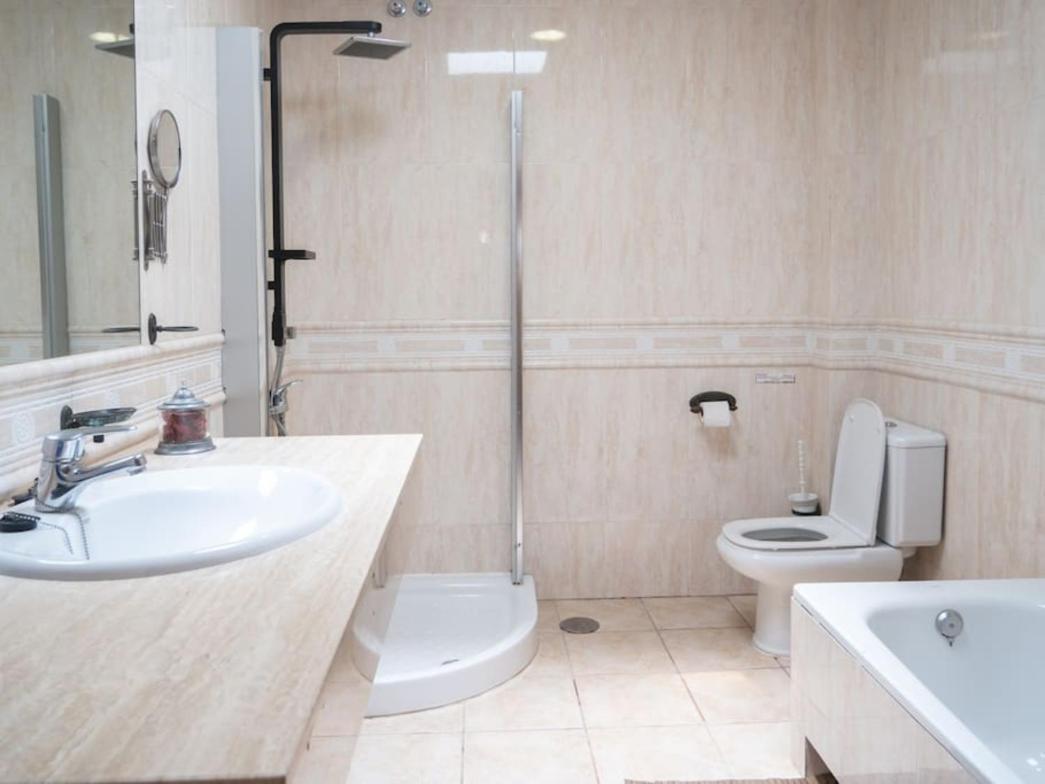 Villa Vergel With Jacuzzi, Large Private Pool, Sauna&bbq By Amazzzing Travel