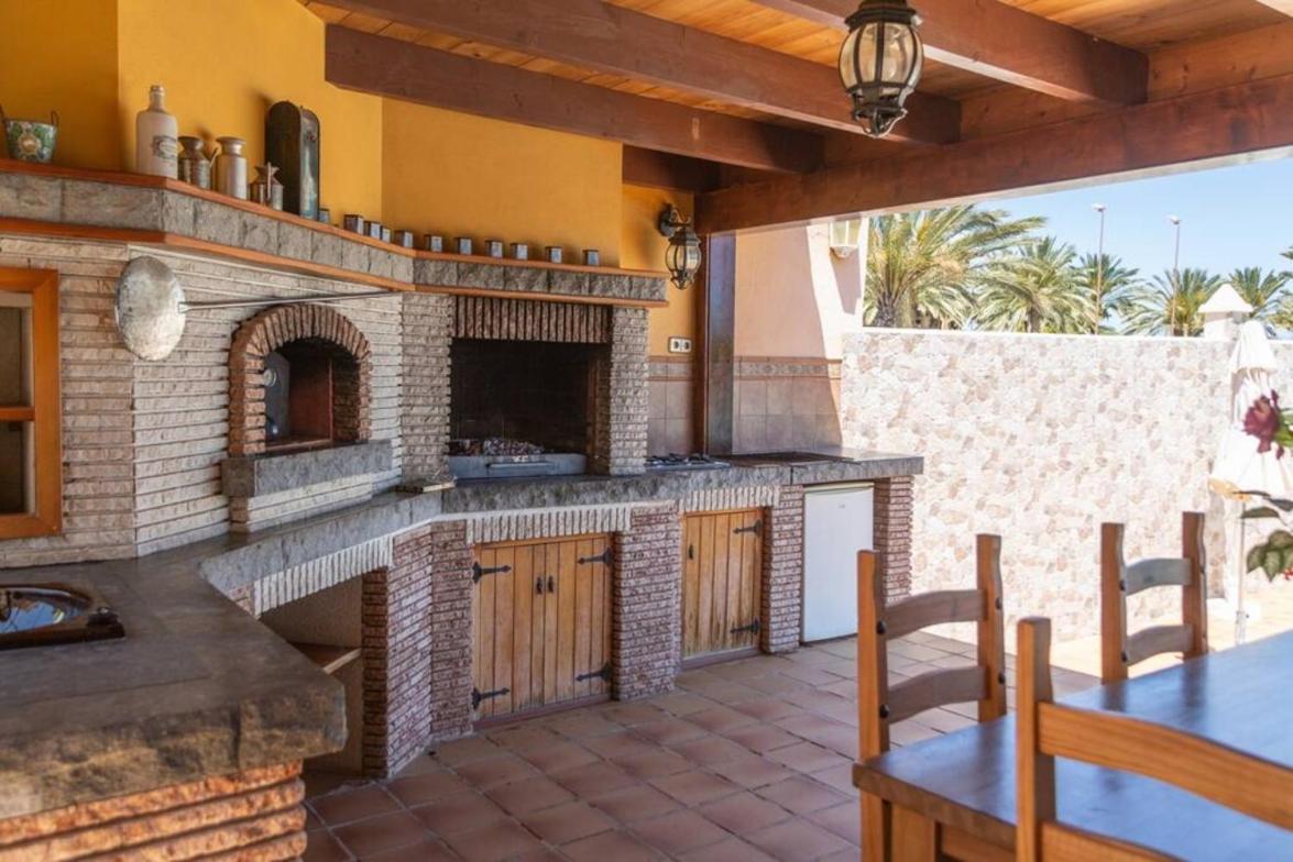 Vergel With Jacuzzi, Large Private Pool, Sauna&bbq By Amazzzing Travel Villa