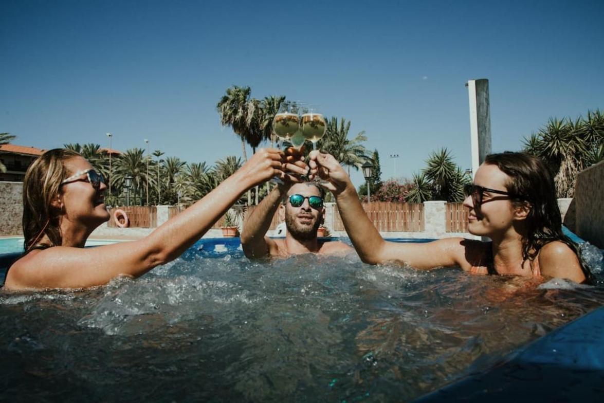 Vergel With Huge Private Pool, Jacuzzi, Sauna & Bbq By Amazzzing Travel *